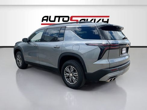 Used 2026 Chevrolet Traverse LT w/ Driver Confidence Package FWD image 5