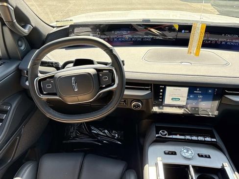 New 2026 Lincoln Navigator Reserve AWD/4WD image 14