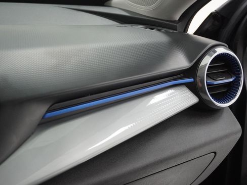 Used 2025 Chevrolet Trax LT w/ Driver Confidence Package image 29