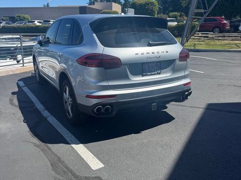 Used 2017 Porsche Cayenne S AWD/4WD image 3