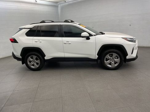 Used 2023 Toyota RAV4 XLE AWD/4WD image 4
