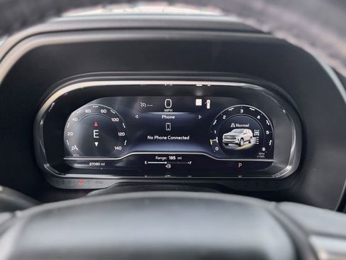 Used 2022 Chevrolet Suburban Z71 w/ Z71 Off-Road Package image 18