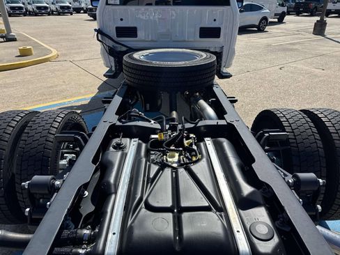 New 2025 Ford F550 4x4 Regular Cab Super Duty image 11
