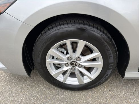 Used 2025 Toyota Camry LE FWD image 12