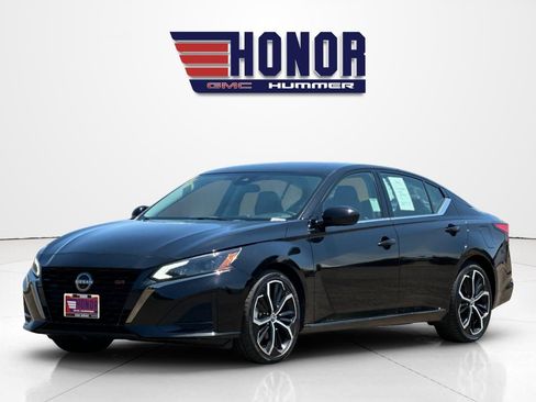 Used 2024 Nissan Altima 2.5 SR FWD image 8