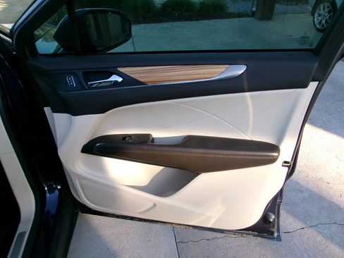 Used 2015 Lincoln MKC AWD w/ Equipment Group 101A Select image 18