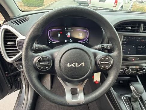 Used 2025 Kia Soul LX w/ LX Technology Package image 25