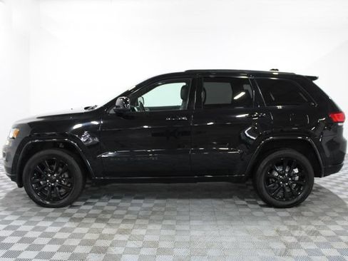 Used 2020 Jeep Grand Cherokee Altitude AWD/4WD image 3