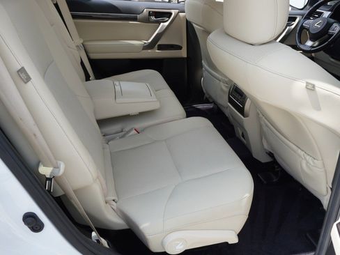 Used 2020 Lexus GX 460 Premium w/ Premium Package image 32