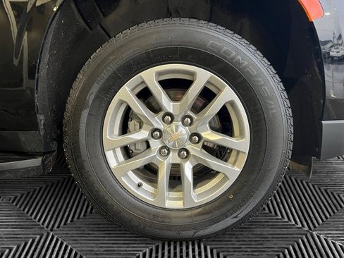 Used 2023 Chevrolet Suburban LT image 12