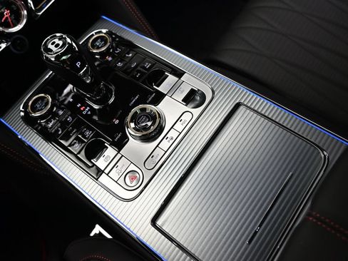 Certified 2022 Bentley Flying Spur V8 AWD/4WD image 19