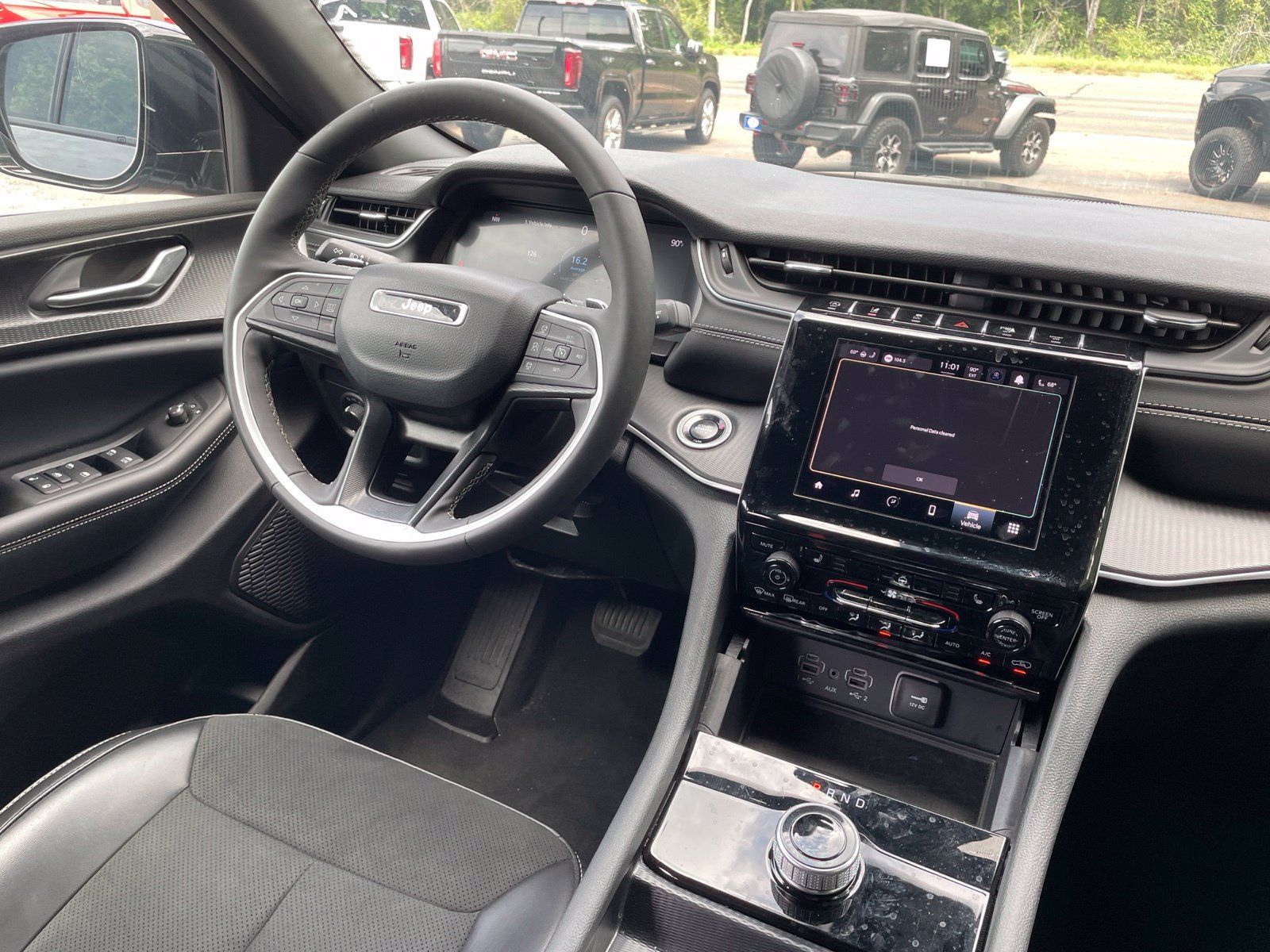 Used 2025 Jeep Grand Cherokee Altitude RWD image 27
