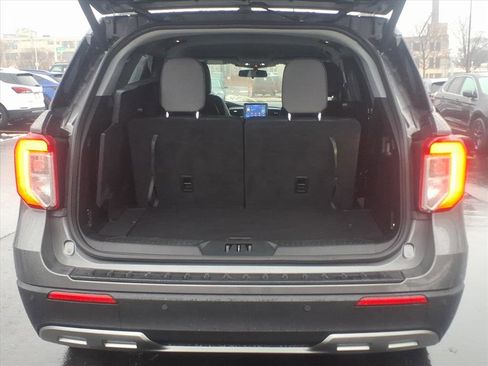 Used 2023 Ford Explorer XLT w/ Equipment Group 202A image 7
