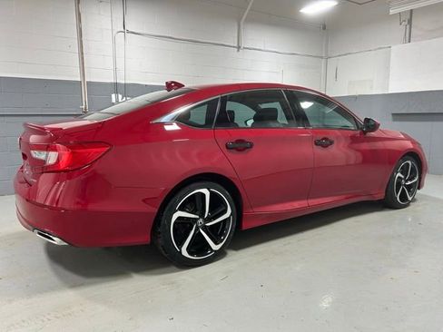 Used 2018 Honda Accord Sport image 3