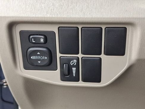 Used 2014 Toyota Prius Four image 23