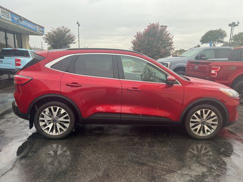 Used 2020 Ford Escape Titanium w/ Titanium Premium Package 2.0 AWD/4WD image 3