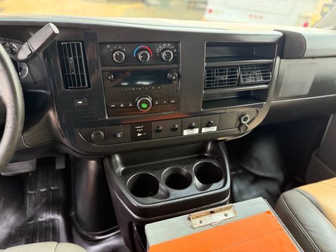 Used 2013 Chevrolet Express 2500 RWD image 30