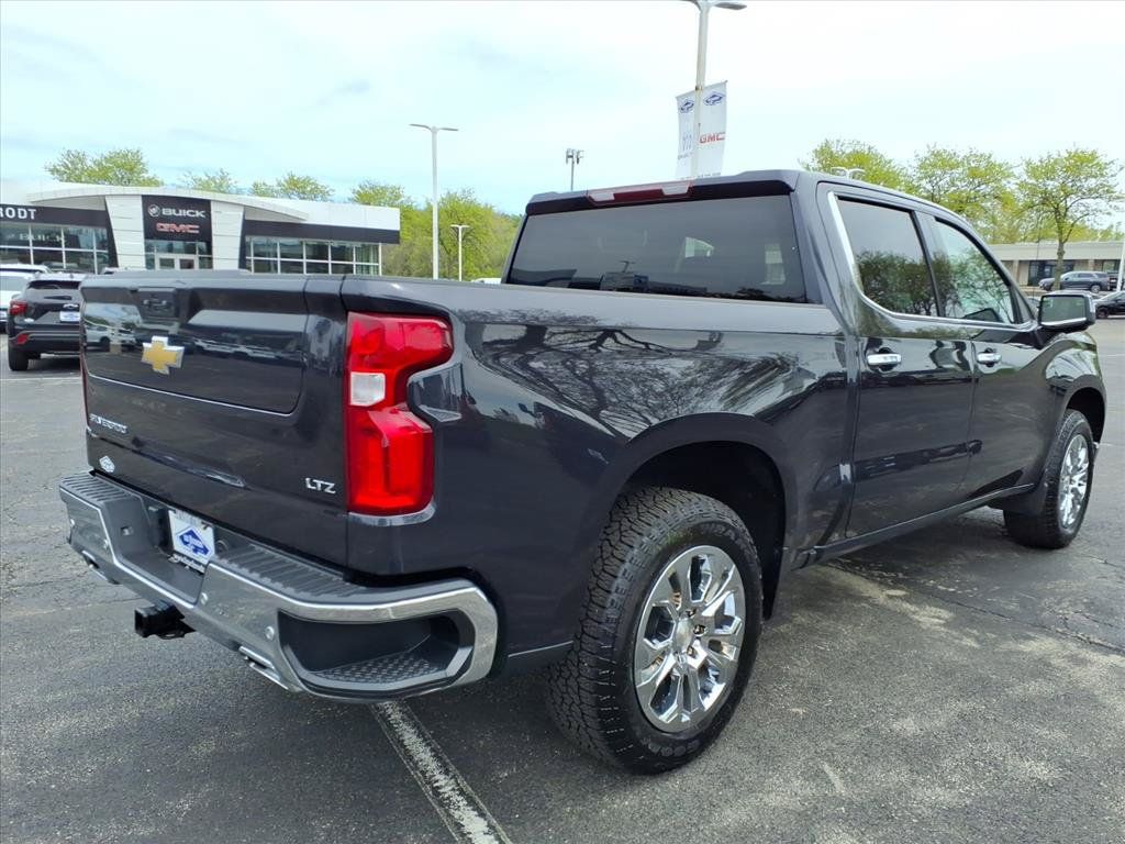 Used 2022 Chevrolet Silverado 1500 LTZ w/ Z71 Off-Road Package AWD/4WD image 7