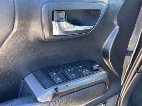 Used 2019 Toyota Tacoma TRD Off-Road image 22