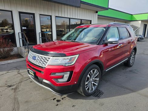 Used 2017 Ford Explorer Platinum AWD/4WD image 2