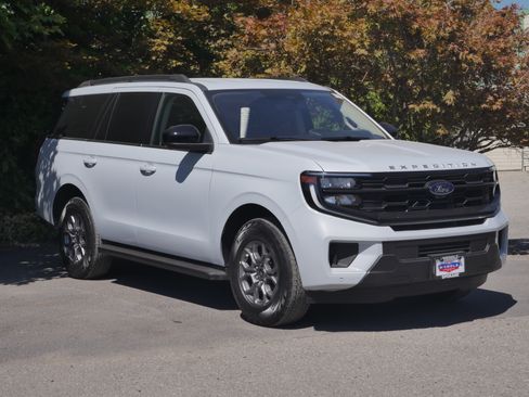 Certified 2025 Ford Expedition Active AWD/4WD image 28