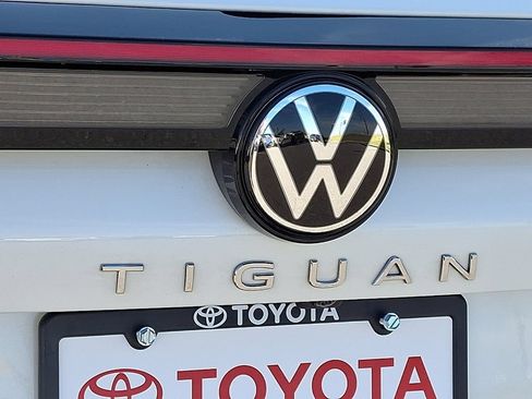 Used 2025 Volkswagen Tiguan SEL R-Line AWD/4WD image 30