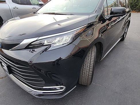 Certified 2023 Toyota Sienna XLE image 10