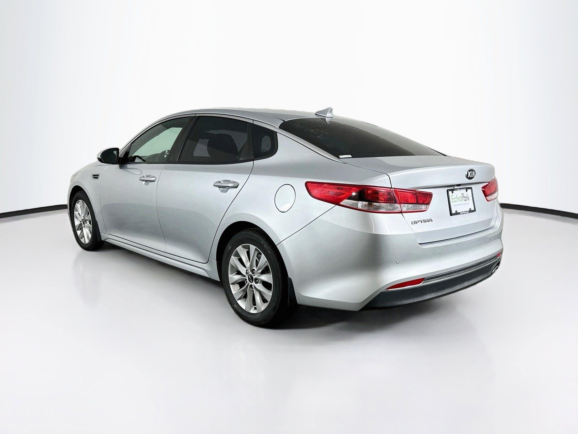 Used 2018 Kia Optima LX w/ 17" Alloy Wheels Package FWD image 5
