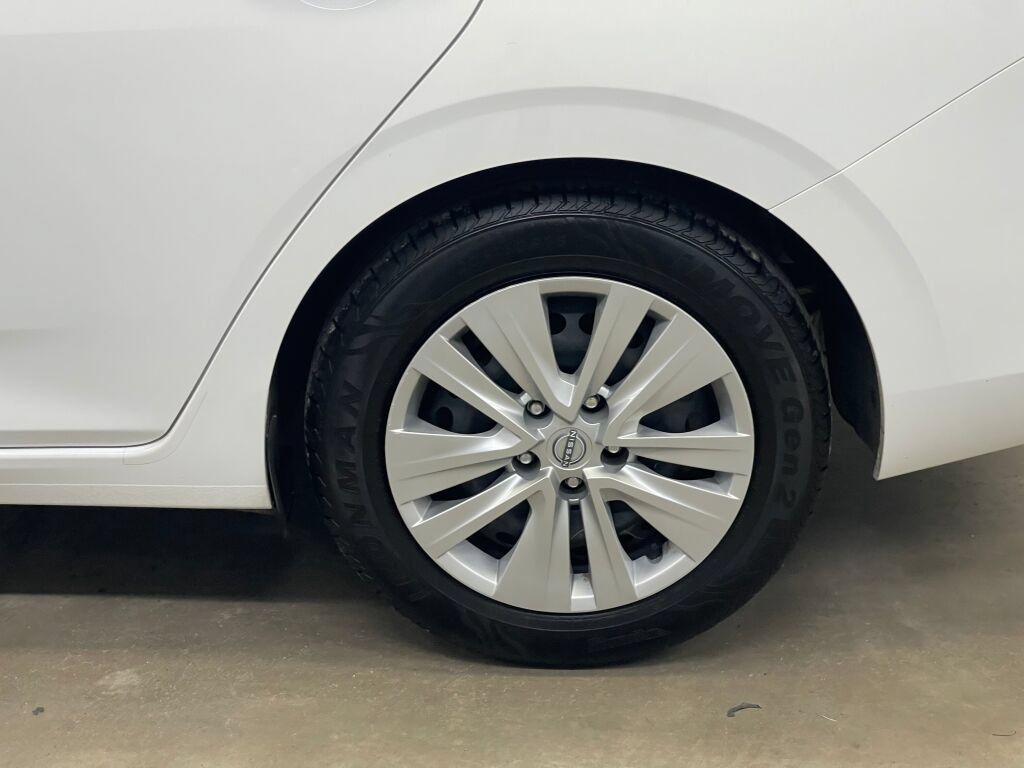 Used 2024 Nissan Sentra S FWD image 33