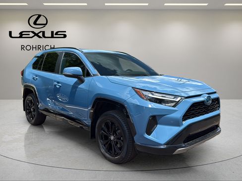 Used 2023 Toyota RAV4 SE w/ Convenience Package AWD/4WD image 4
