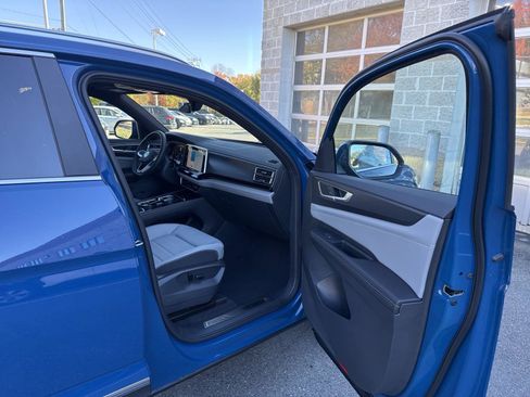 New 2025 Volkswagen Atlas Cross Sport SEL image 31