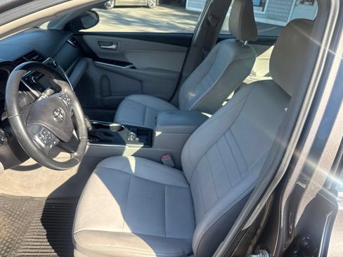 Used 2015 Toyota Camry XLE w/ Moonroof Package FWD image 25
