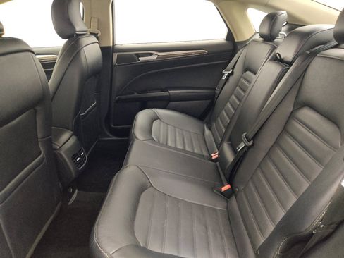 Used 2018 Ford Fusion SE w/ Fusion SE Technology Package FWD image 18