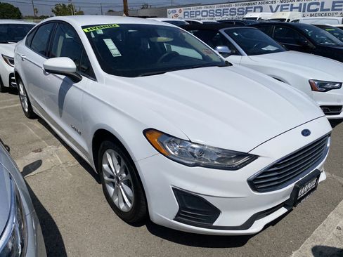 Used 2019 Ford Fusion SE FWD image 8