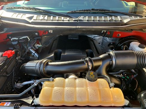 Used 2017 Ford F150 Platinum w/ Equipment Group 701A Luxury image 9