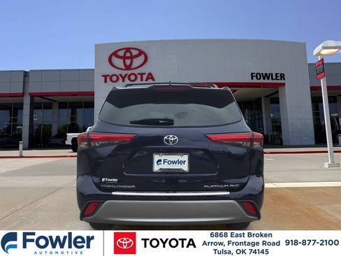 Used 2022 Toyota Highlander Platinum AWD/4WD image 4