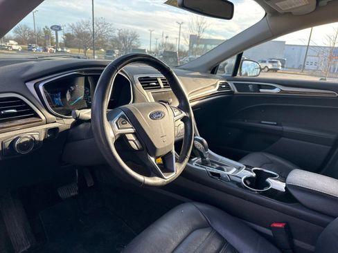 Used 2016 Ford Fusion SE w/ Equipment Group 202A image 14