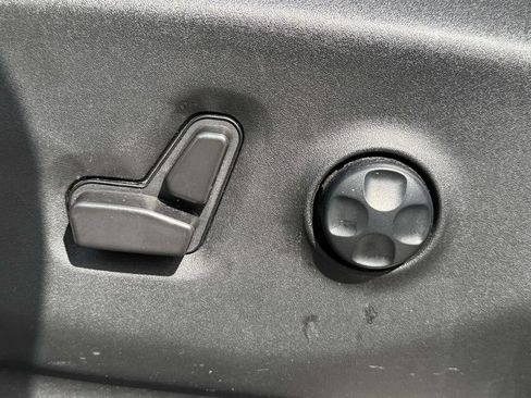 Used 2022 Chrysler Voyager LX FWD image 24