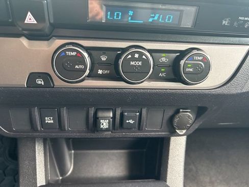Used 2022 Toyota Tacoma SR5 RWD image 28