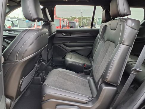 New 2025 Jeep Grand Cherokee L Altitude RWD image 9