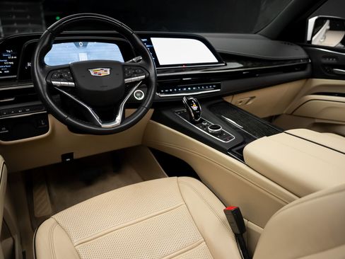 Used 2024 Cadillac Escalade Premium Luxury AWD/4WD image 2