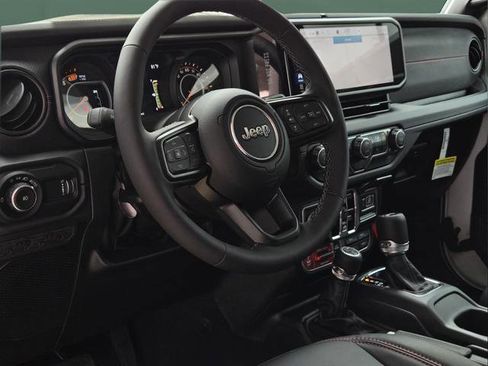 New 2025 Jeep Wrangler Unlimited Rubicon w/ Convenience Group AWD/4WD image 15
