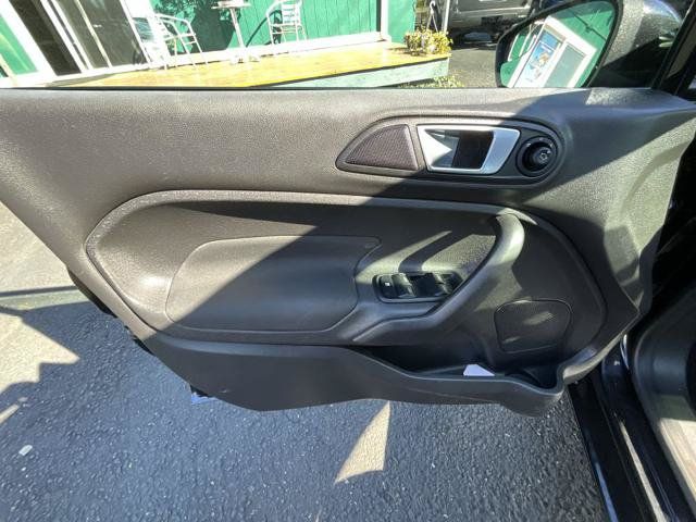 Used 2015 Ford Fiesta SE w/ Comfort Package FWD image 7
