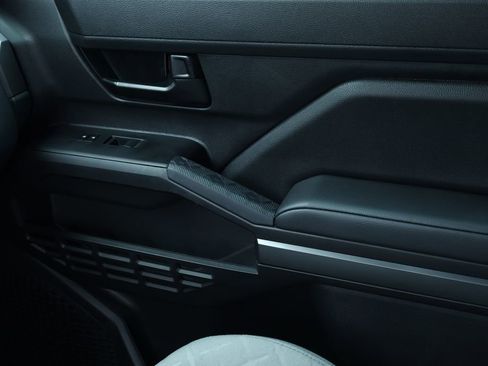 Used 2025 Toyota Tacoma SR5 image 13