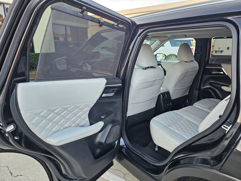 Used 2024 Mitsubishi Outlander SEL image 17