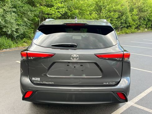 Used 2023 Toyota Highlander XLE AWD/4WD image 4