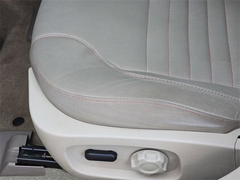 Used 2012 Ford Taurus SE image 29