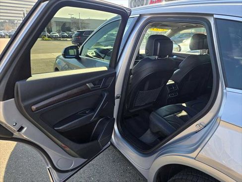 Used 2025 Audi Q5 2.0T Premium image 16