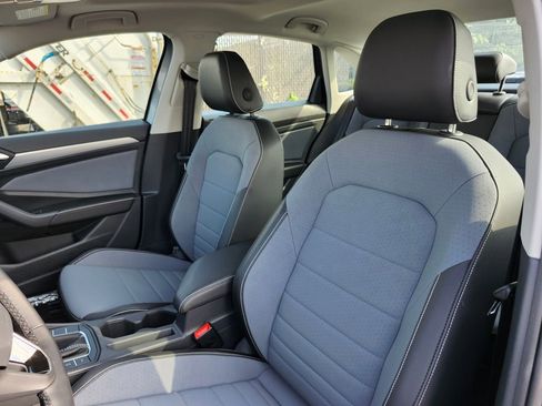 New 2025 Volkswagen Jetta SE image 9