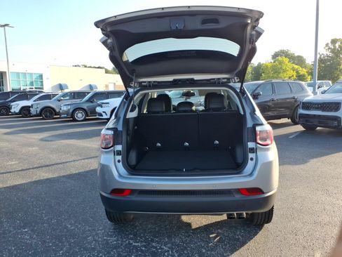 Used 2018 Jeep Compass Limited w/ Navigation Group AWD/4WD image 7
